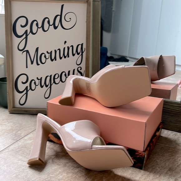 Nude block slides - Picture 2 of 5